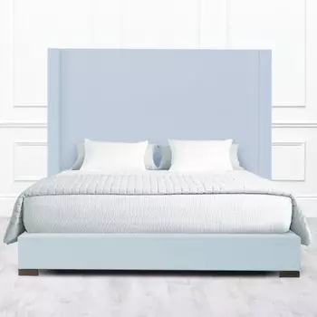 Кровать Carrollton из массива с обивкой бледно-голубого цвета