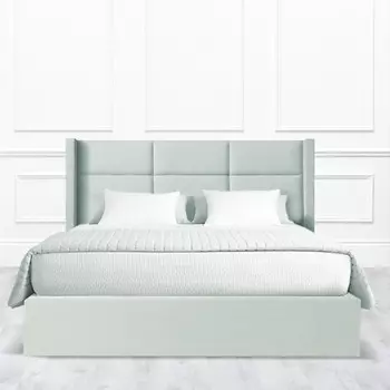 Кровать Corona из массива с обивкой бледно-зеленого цвета