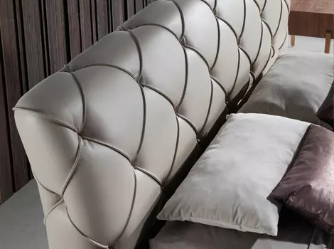 Кровать с мягким изголовьем 180х200