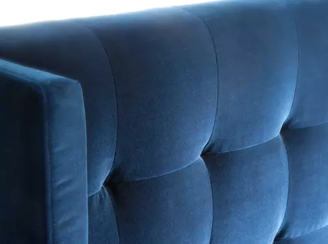 Кровать с мягким изголовьем синего цвета 160x200