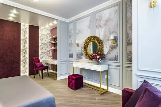 Круглое настенное зеркало в раме Kimberly Gold