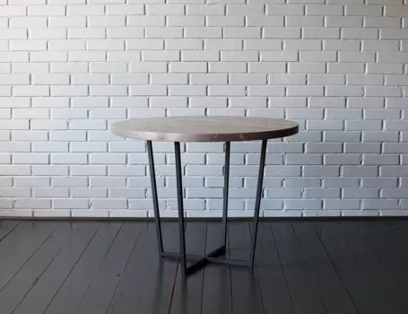 Круглый стол Round Gray со столешницей из массива сосны