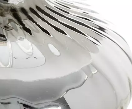 Лампа настольная с белым абажуром