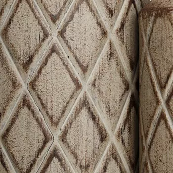 Металлическая ваза серо-бежевого цвета