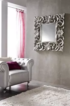 Настенное зеркало Dupen в раме серебряного цвета