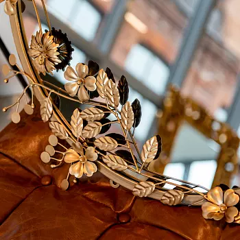 Настенное зеркало гарленд голд золотого цвета