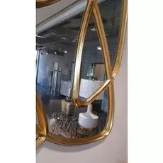 Настенное зеркало луар в раме золотого цвета