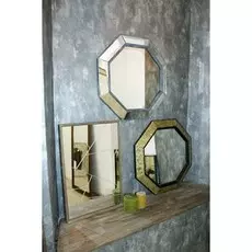 Настенное зеркало Maja