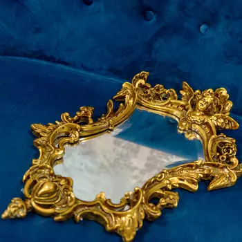 Настенное зеркало орландо в раме золотистого цвета