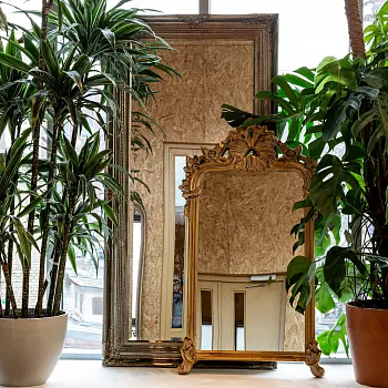 Настенное зеркало полонез с золотой патиной