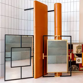 Настенное зеркало сити с металлической раме