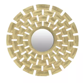 Настенное зеркало в деревянной раме