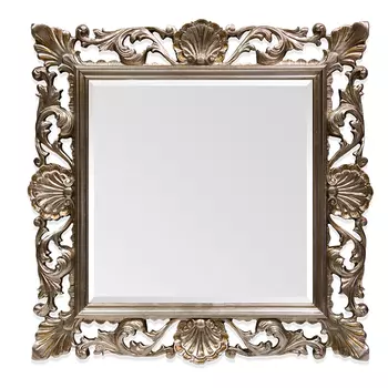 Настенное зеркало в деревянной раме