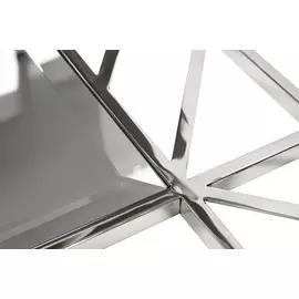 Настенное зеркало в металлической раме