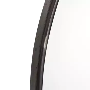 Настенное зеркало в металлической раме с полкой