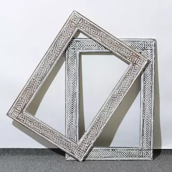 Настенное зеркало в раме Aztec Black из массива сосны