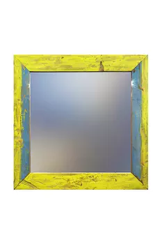 Настенное зеркало в раме из старого тика