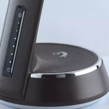 Настольная лампа ракурс коричневого цвета