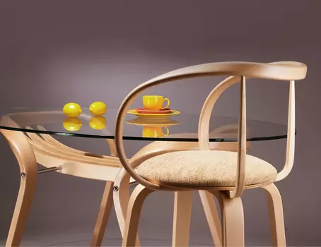 Обеденный стол Apriori со стеклянной столешницей