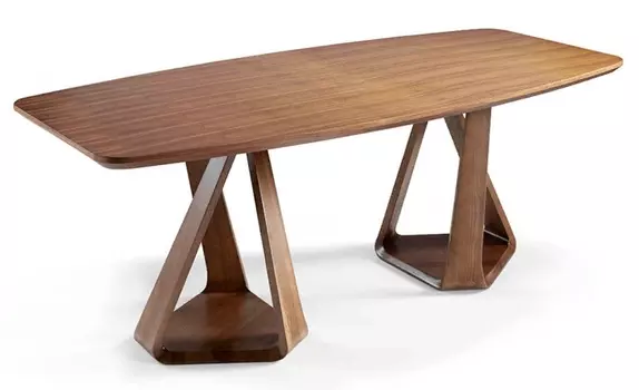 Обеденный стол из дерева и шпона