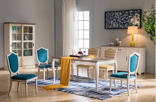 Обеденный стол из массива с фигурным основанием