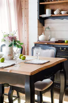 Обеденный стол малый из массива дерева