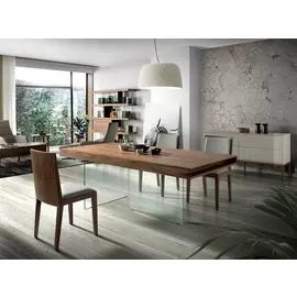 Обеденный стол с ореховой столешницей