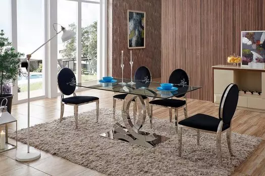 Обеденный стол со стеклянной столешницей