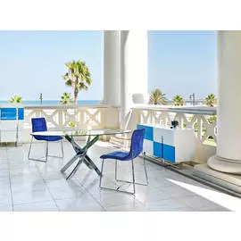 Обеденный стол со стеклянной столешницей