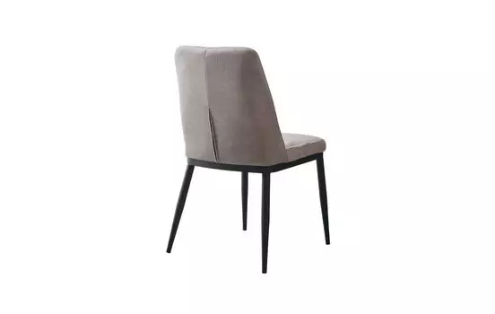 Обеденный стул бежевого цвета