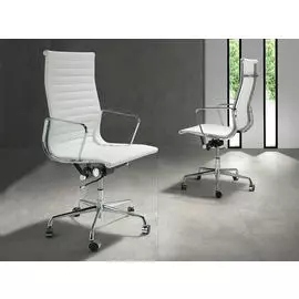 Офисное кресло белого цвета