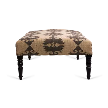 Оттоманка Scarab с ножками из массива