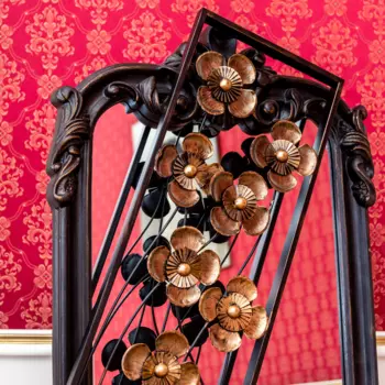 Панно экзотик черно-золотого цвета