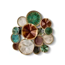 Панно из разноцветных металлических цветов