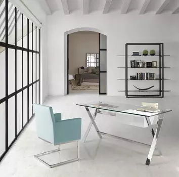 Письменный стол со стеклянной столешницей