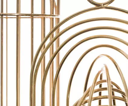 Подсвечник золотого цвета