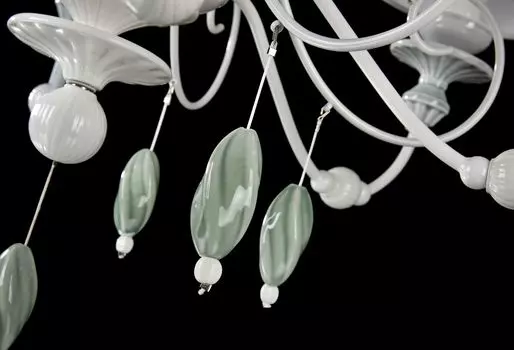 Подвесная люстра Adelia с белыми плафонами