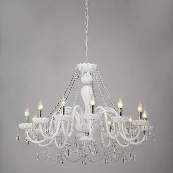 Подвесная люстра белого цвета