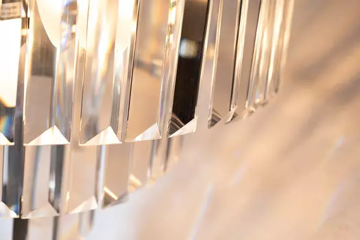 Подвесная люстра с подвесками из прозрачного стекла