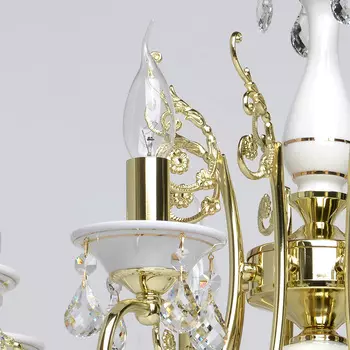 Подвесная люстра свеча бело-золотого цвета