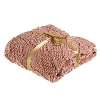 Покрывало вязаное розового цвета