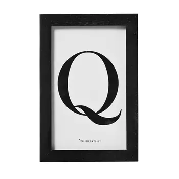 Постер q в черной рамке