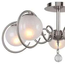 Потолочная люстра Fabbio с белыми плафонами