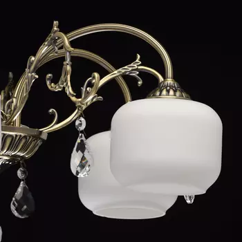 Потолочная люстра моника с белыми плафонами