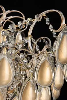 Потолочная люстра с каплевидными кристаллами