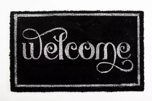 Придверный коврик черного цвета 45х75