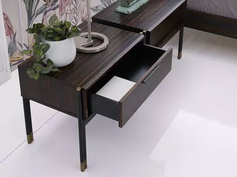 Прикроватная тумбочка Benissa с выдвижным ящиком