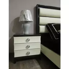 Прикроватная тумбочка Prato с тремя выдвижными ящиками