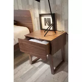 Прикроватная тумбочка с выдвижным ящиком