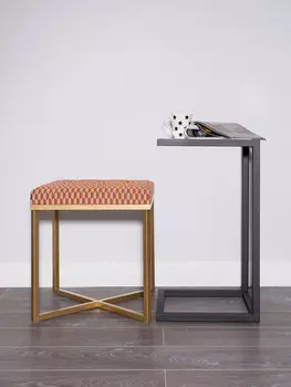 Прикроватный столик со столешницей из мрамора